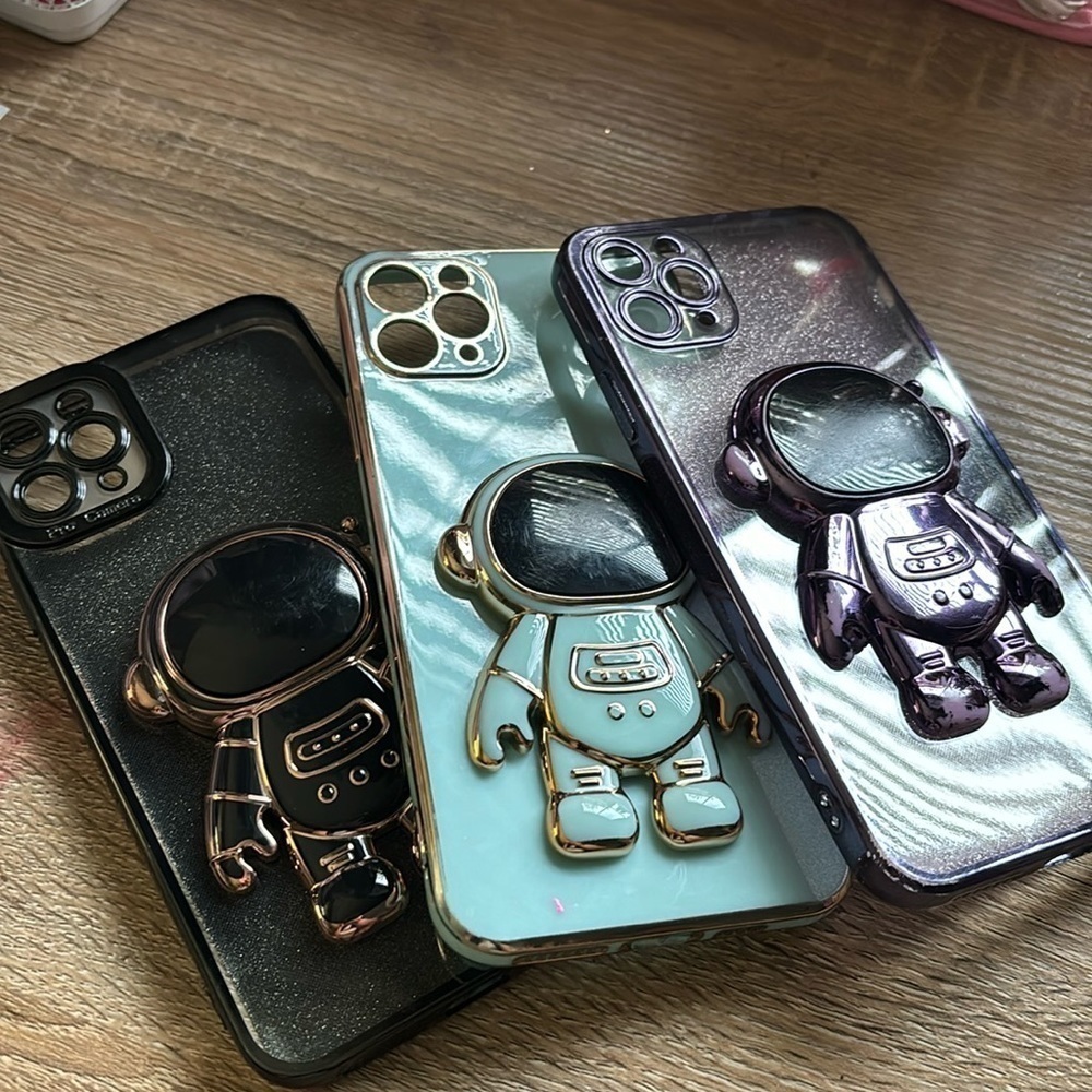 Pop Socket Astronaut iPhone 11 Pro Max Case Bundle